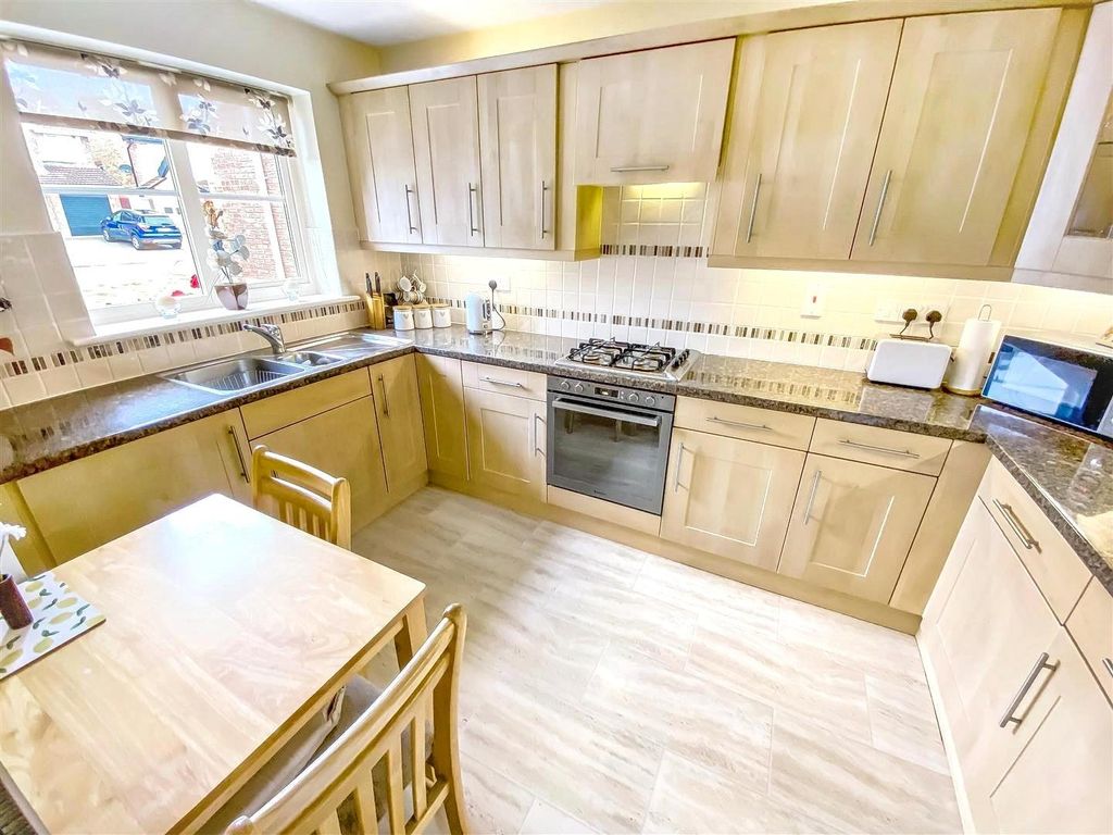 Property photo 2 of 11 Kitchen.Jpg