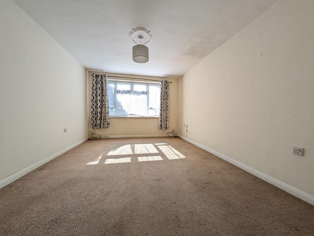 Property photo 3 of 10 Lounge.Jpg