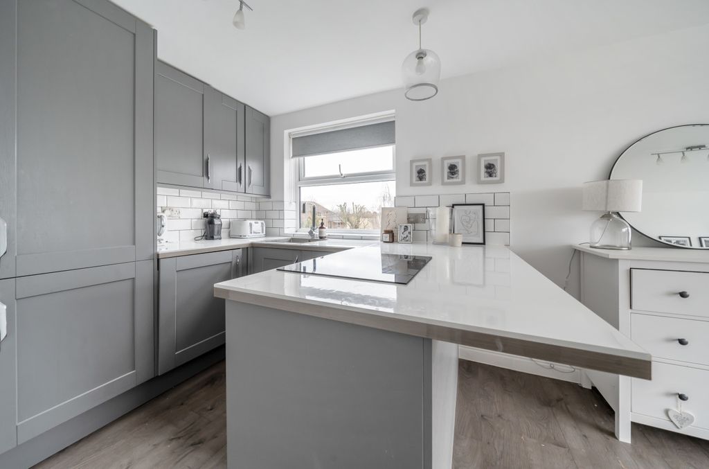 Property photo 3 of 11 Kitchen / Recepti...
