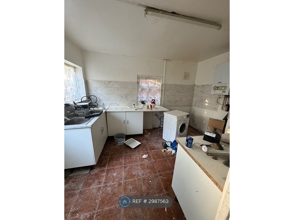 Property photo 1 of 9 Kitchen
