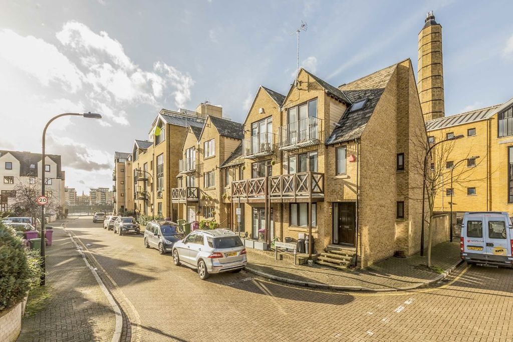 Property photo 1 of 1
