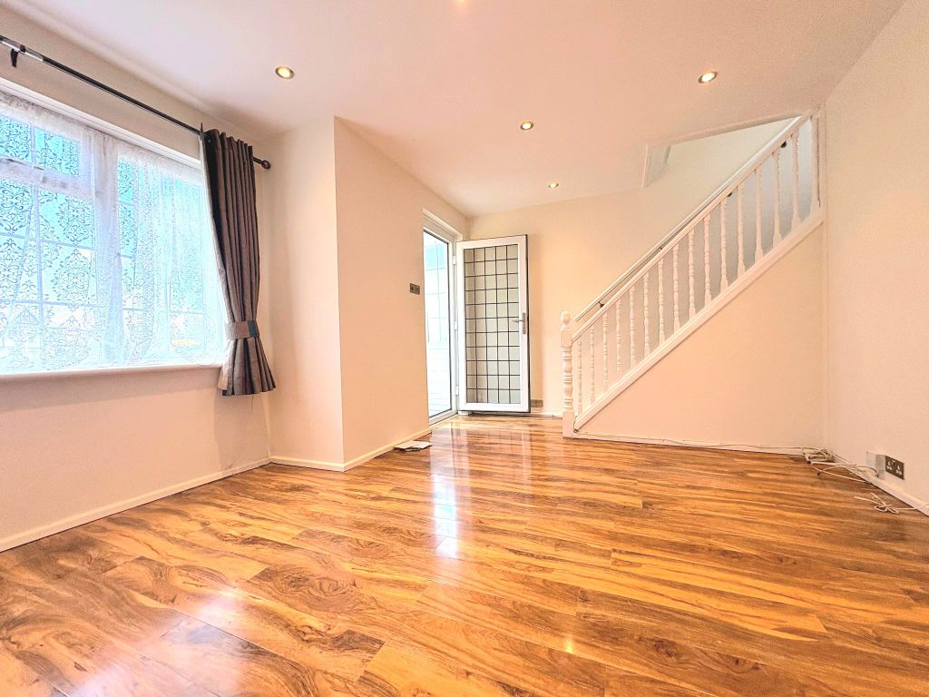 Property photo 3 of 14 88F5d1E9-Ae7B-476d-9De1-27B7c4Fc73E2