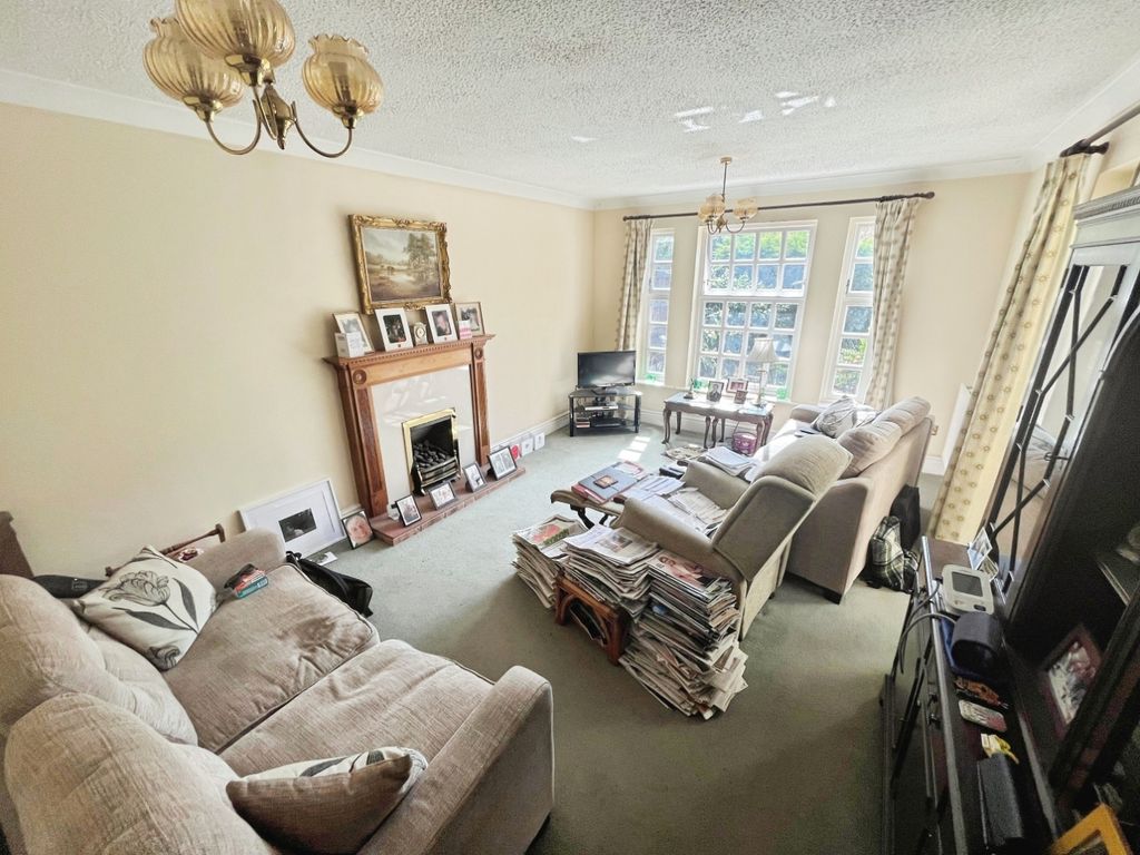 Property photo 2 of 13 Pbox-Living_Room-322841.Jpg