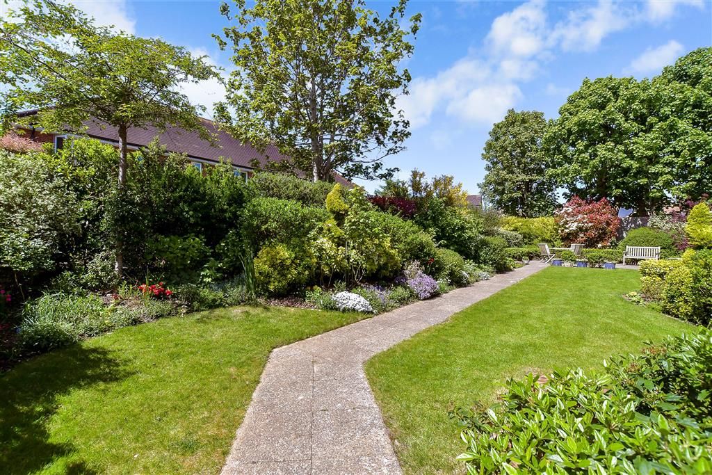 Property photo 1 of 16 Communal Gardens
