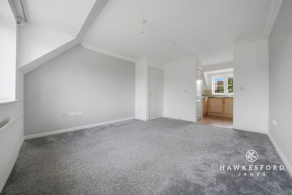 Property photo 3 of 10 Wigeon Road, Iwade - Lounge