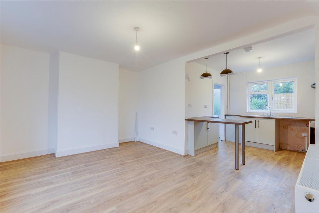 Property photo 3 of 16 101125_11.Jpg