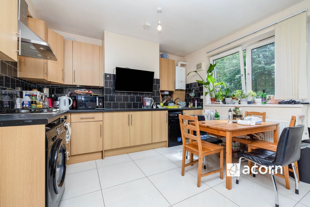 Property photo 2 of 9 Kitchen (2)