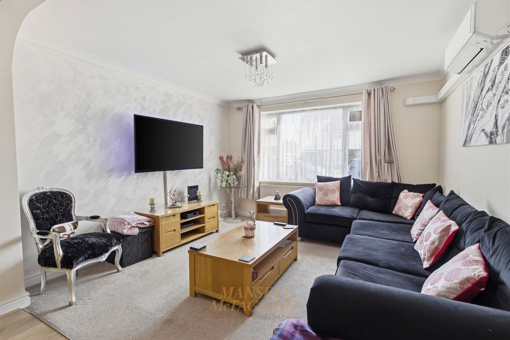 Property photo 2 of 24