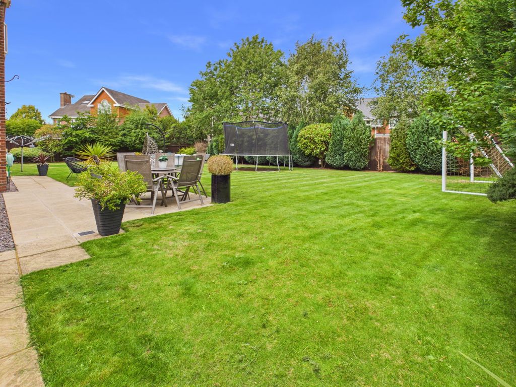 Property photo 2 of 28