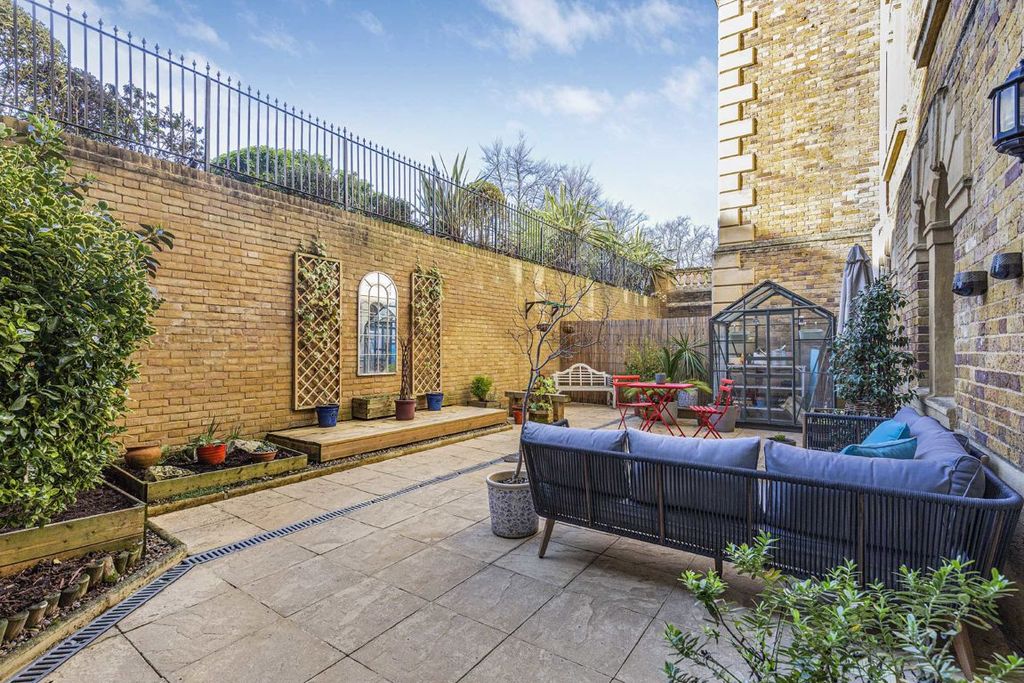 Property photo 2 of 15