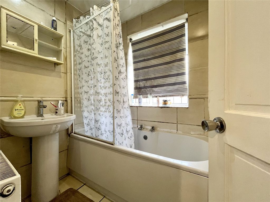 Property photo 3 of 24 Picture No. 23