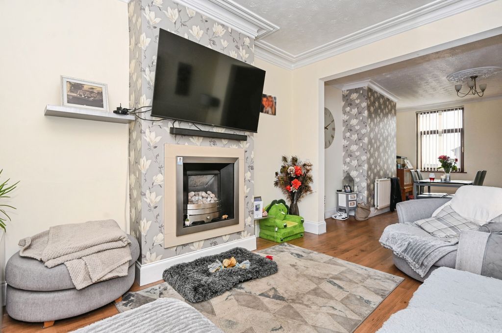 Property photo 2 of 11