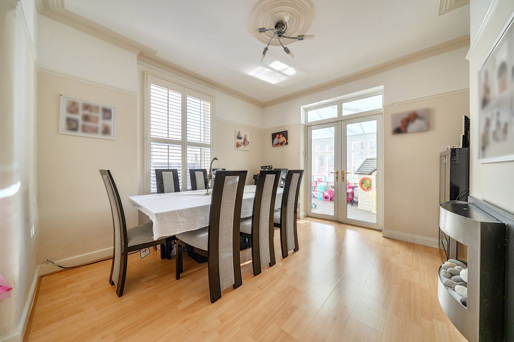 Property photo 3 of 21 Dining Area