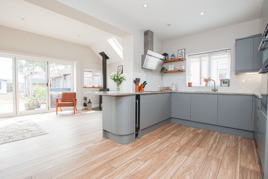 Property photo 2 of 26 5411613