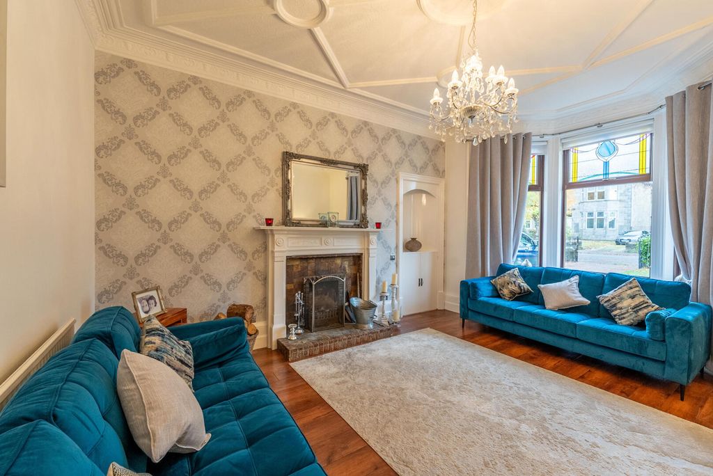 Property photo 2 of 43 Living Room