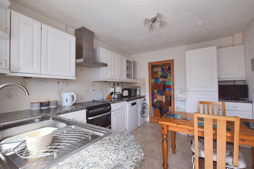 Property photo 3 of 22 Kitchen