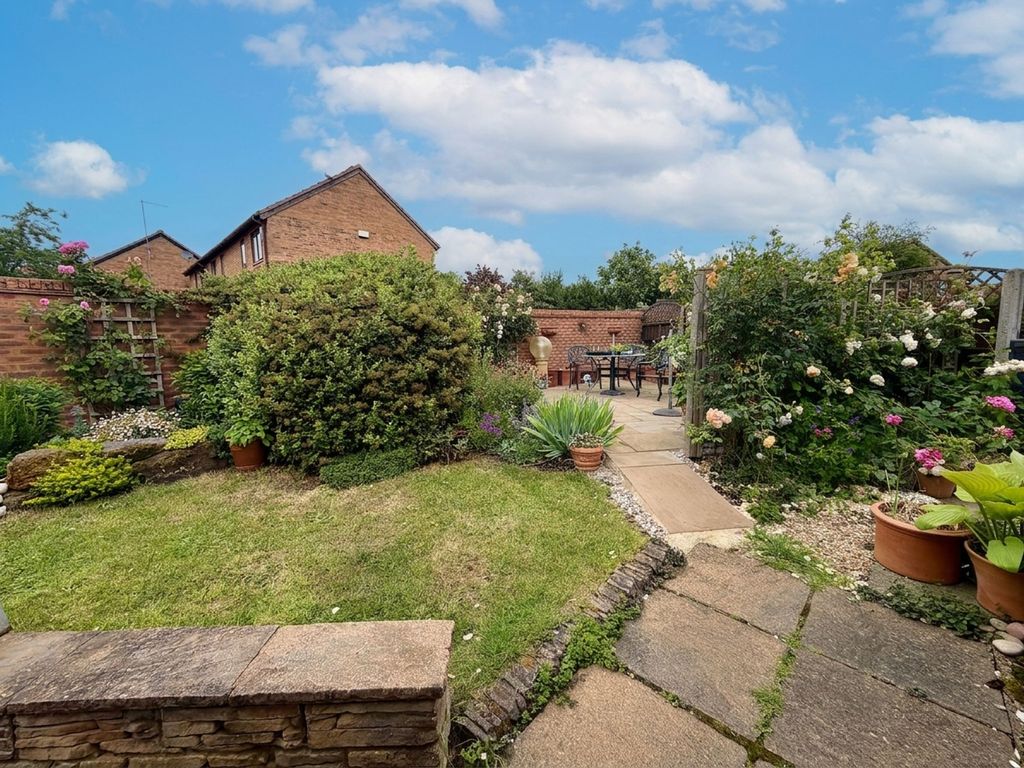 Property photo 2 of 14 Garden