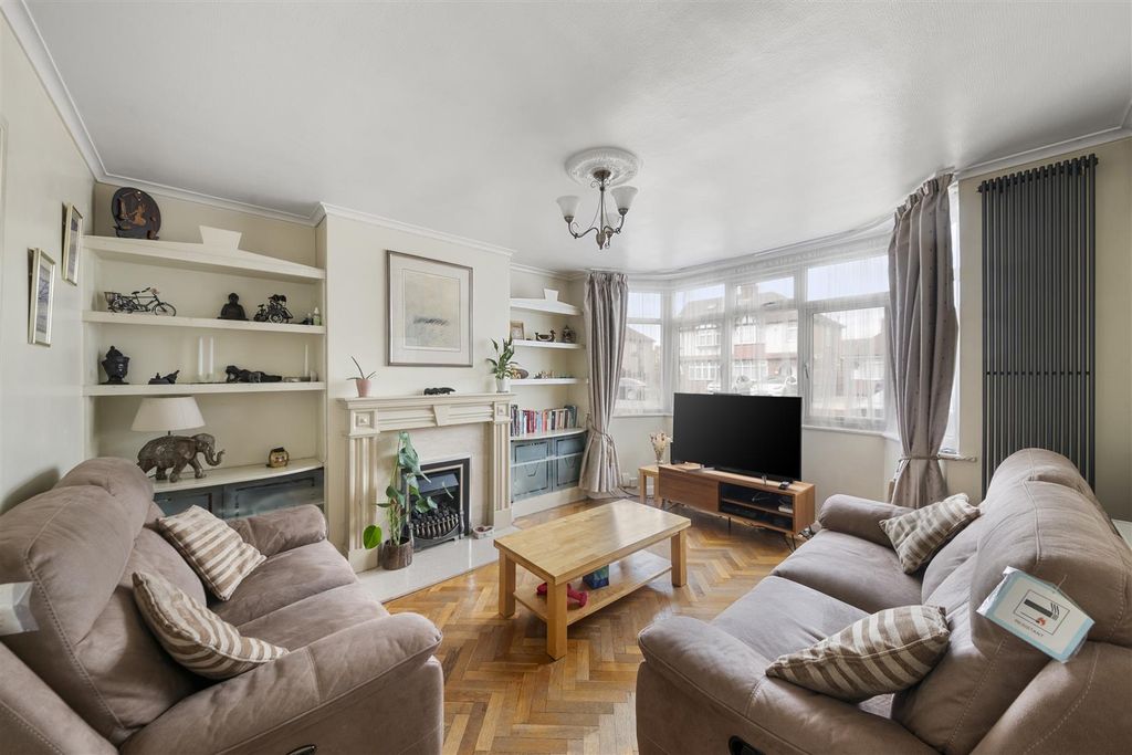 Property photo 2 of 18