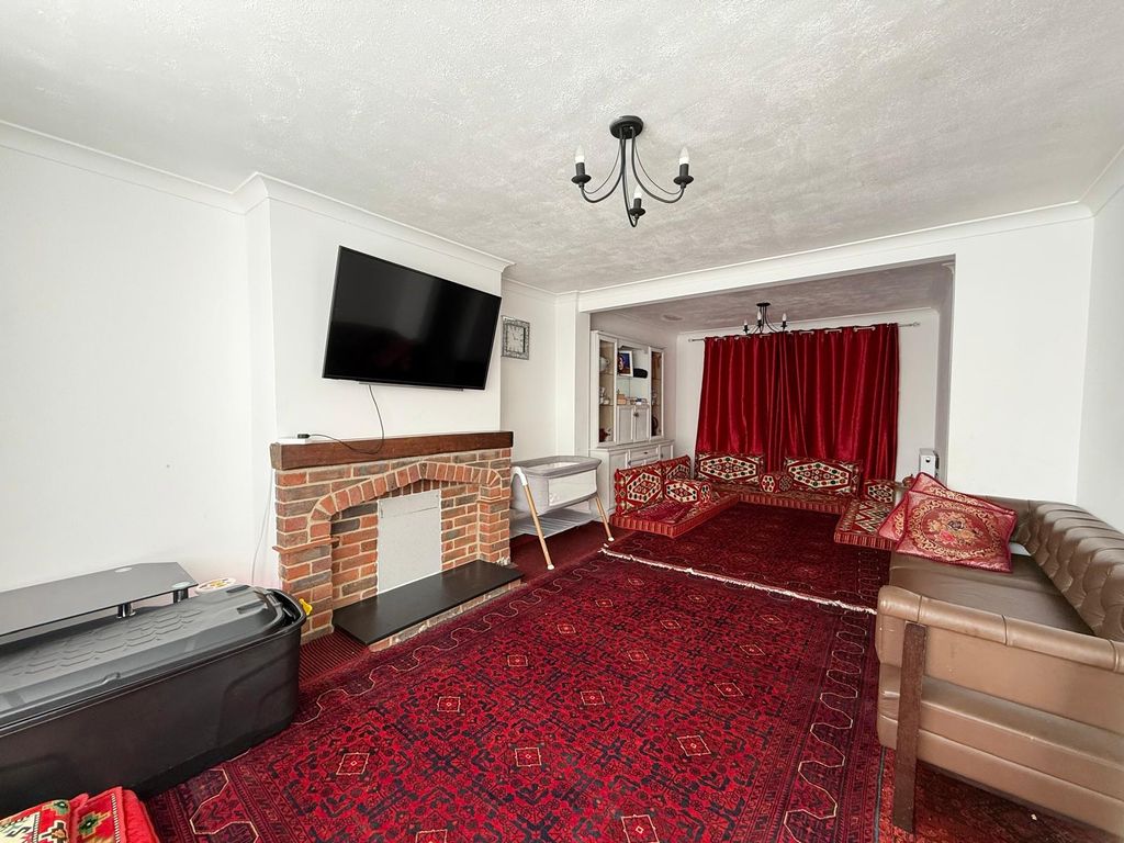 Property photo 3 of 9 Photo 6