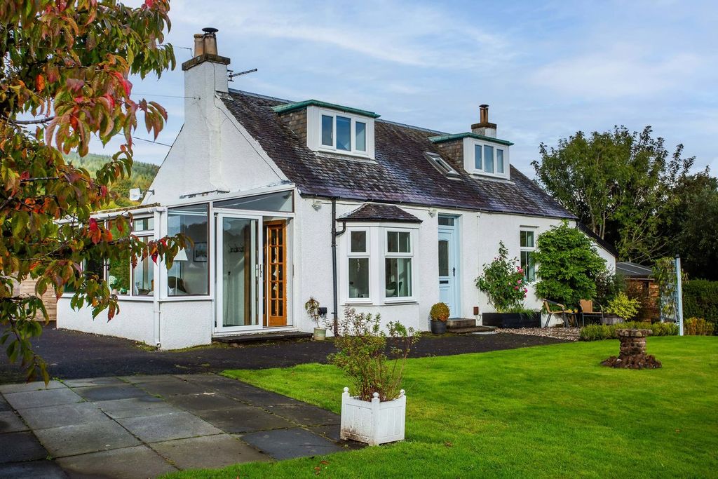 Property photo 3 of 64