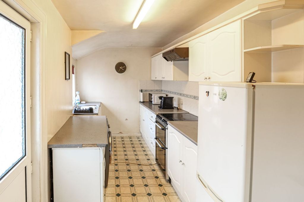 Property photo 3 of 15 Kitchen