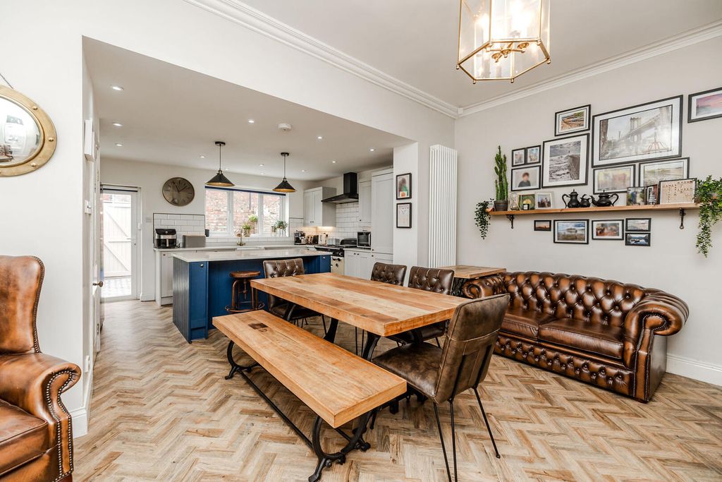 Property photo 3 of 43 Dining Room