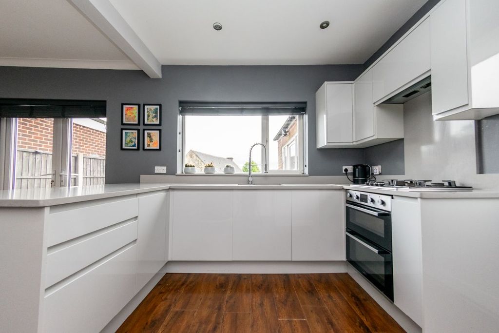 Property photo 3 of 32