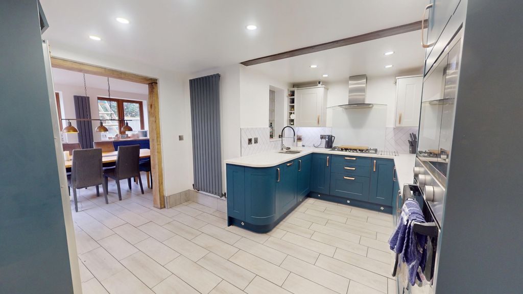 Property photo 3 of 31 3959256