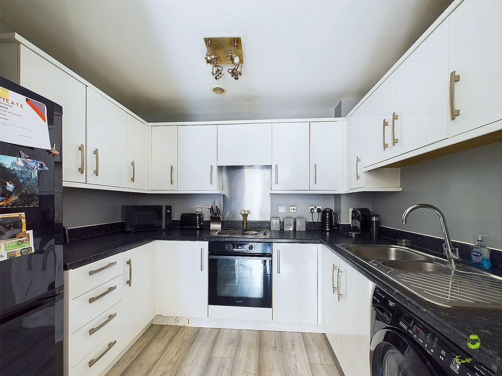 Property photo 3 of 11 Presented By Nicoleta At Ewemove Bexleyheath And D