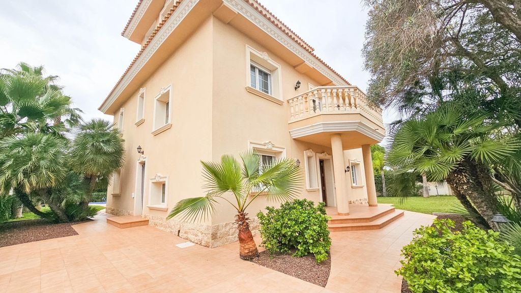 Property photo 1 of 50