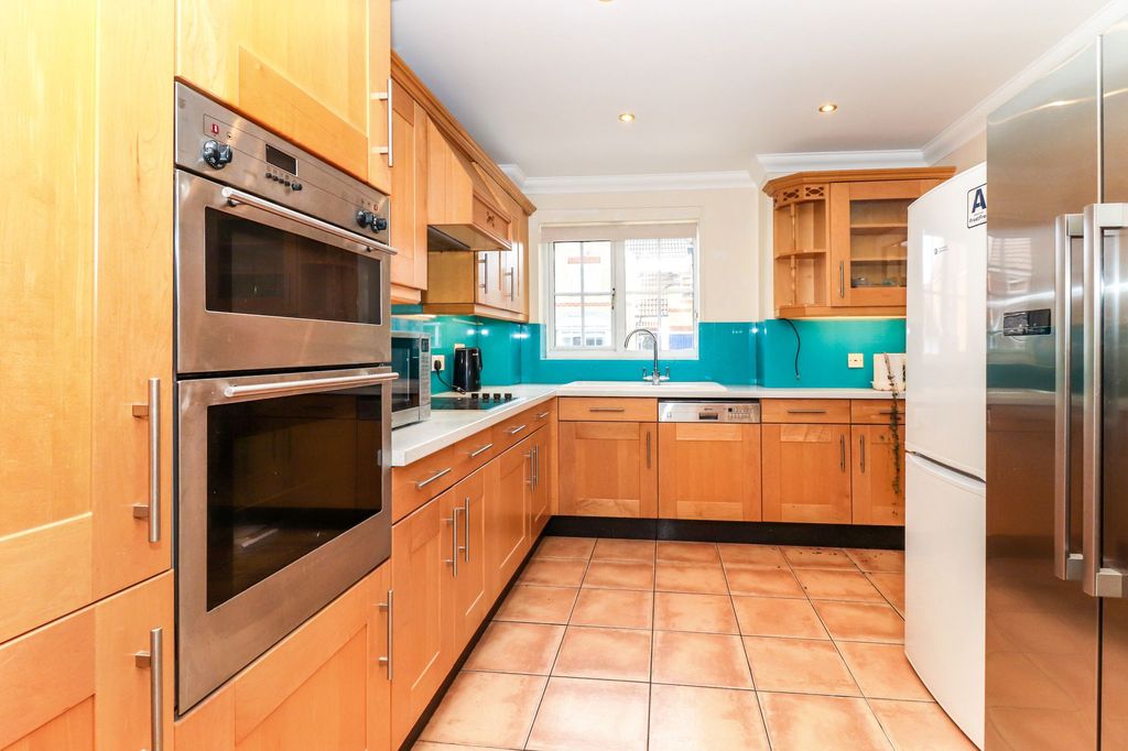 Property photo 3 of 14