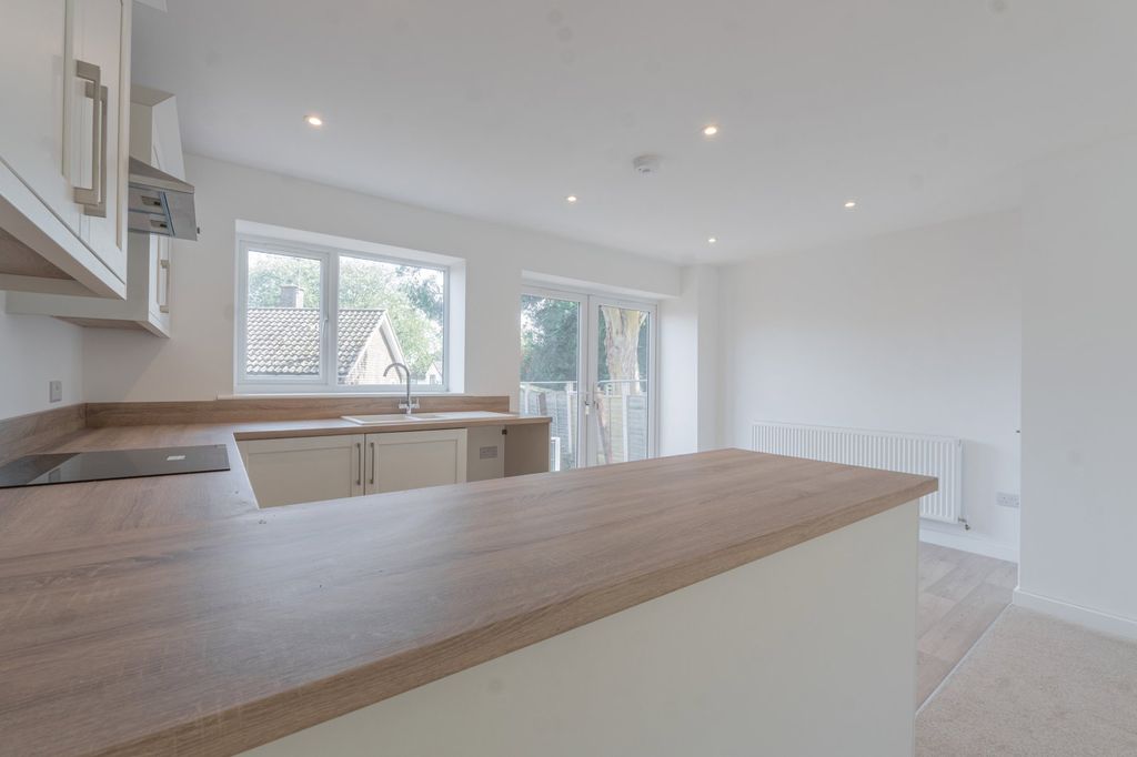 Property photo 3 of 21