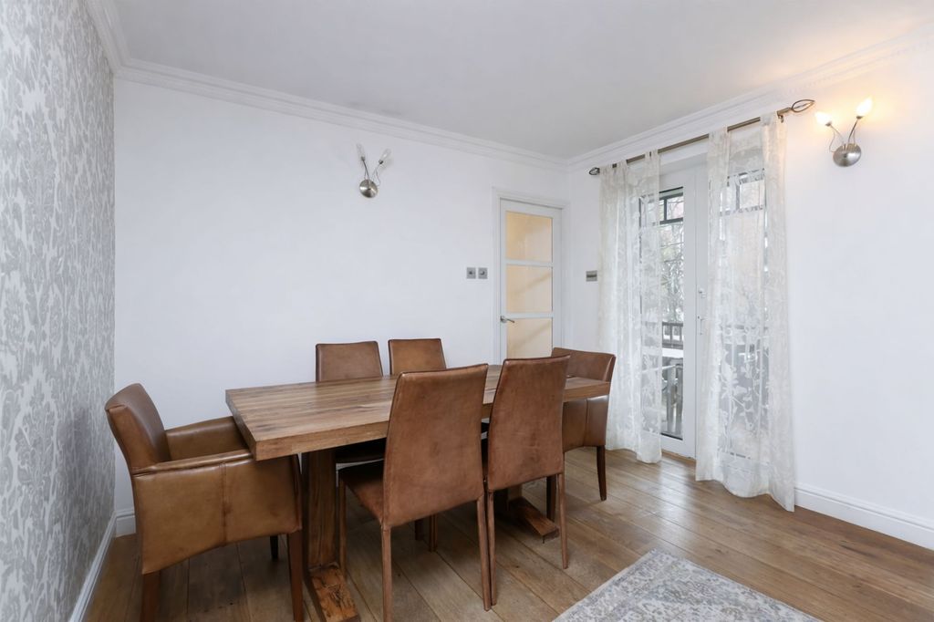 Property photo 3 of 9 Dining