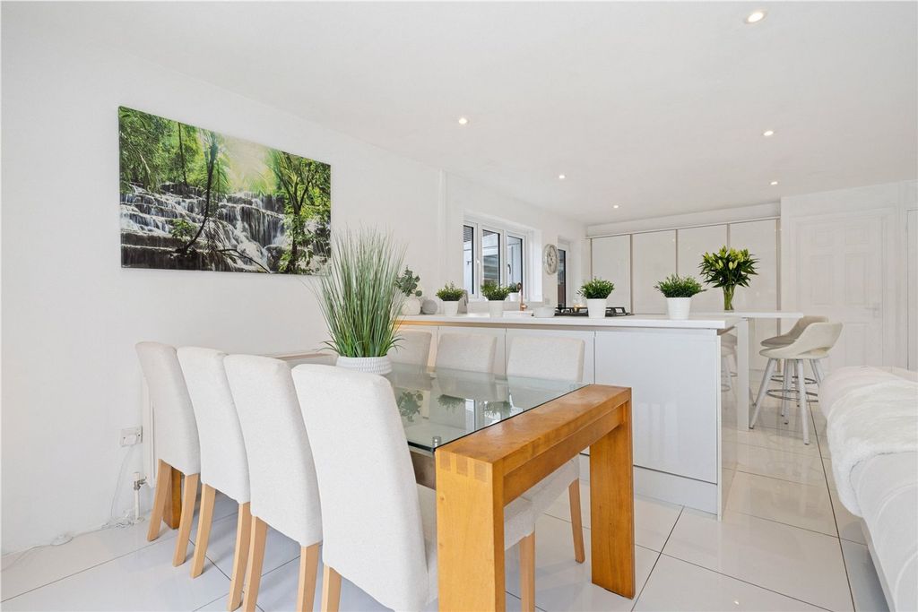 Property photo 3 of 19 Dining Area