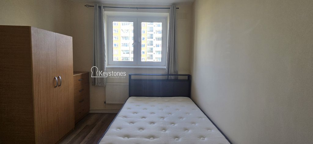 Property photo 2 of 9 Bedroom