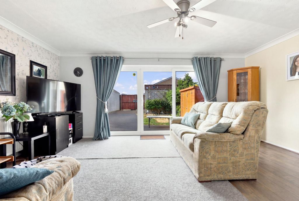 Property photo 2 of 19