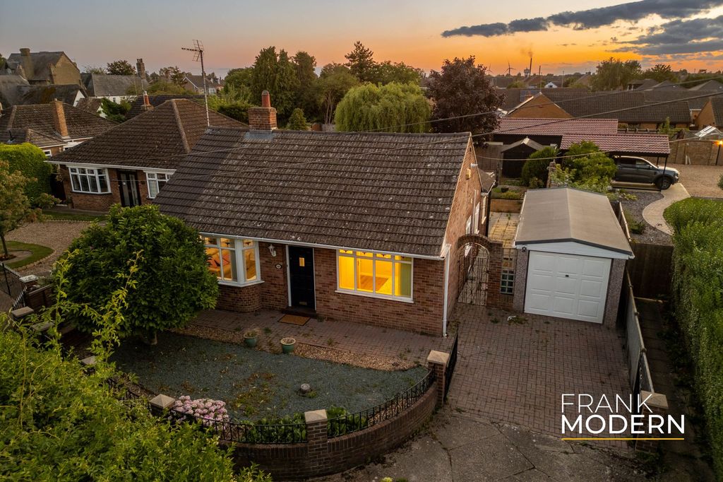 Property photo 1 of 31 Dusk