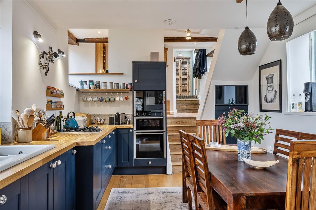 Property photo 2 of 17 Kitchen