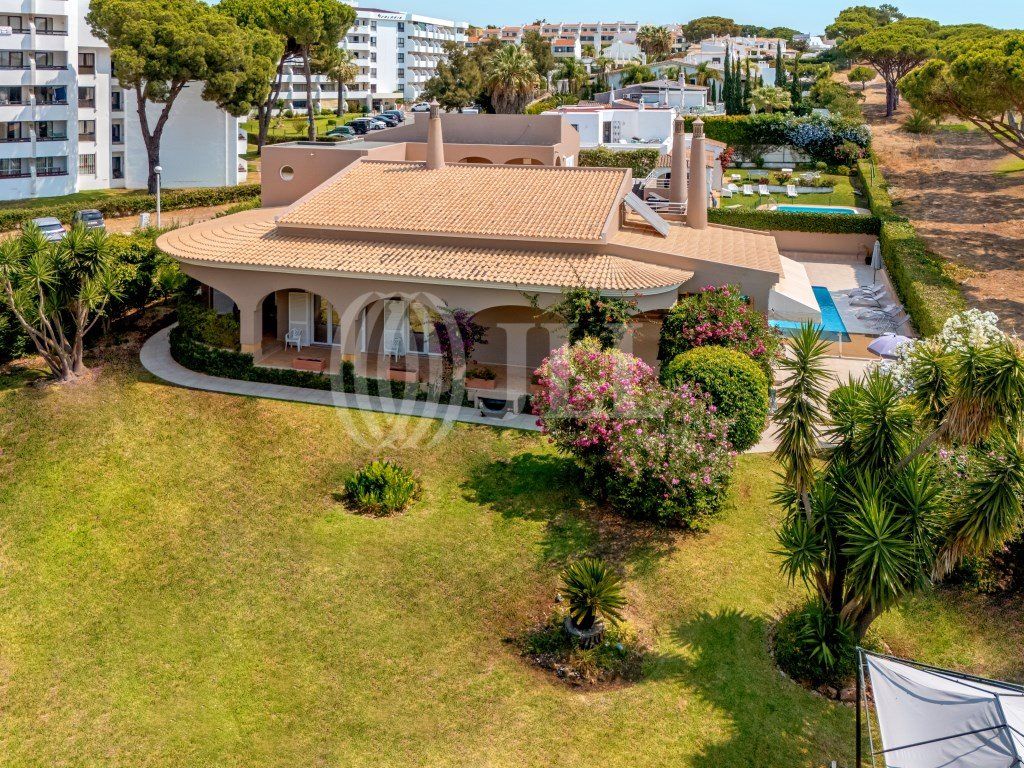 Property photo 1 of 60 6-Bedroom Villa With Garden And Swimming Pool, In Vilamoura, Algarve