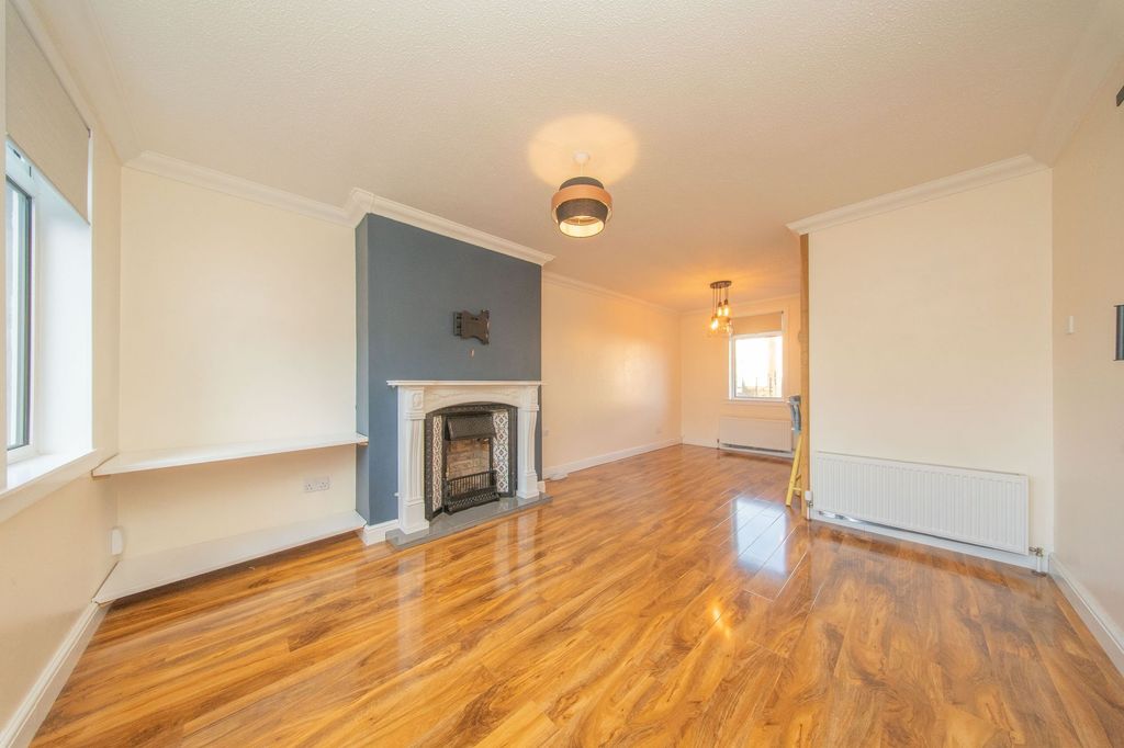 Property photo 2 of 27 Lounge