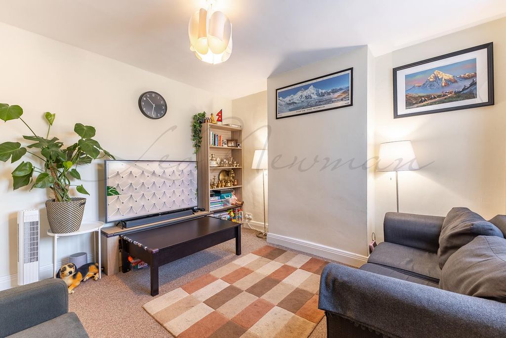 Property photo 3 of 12