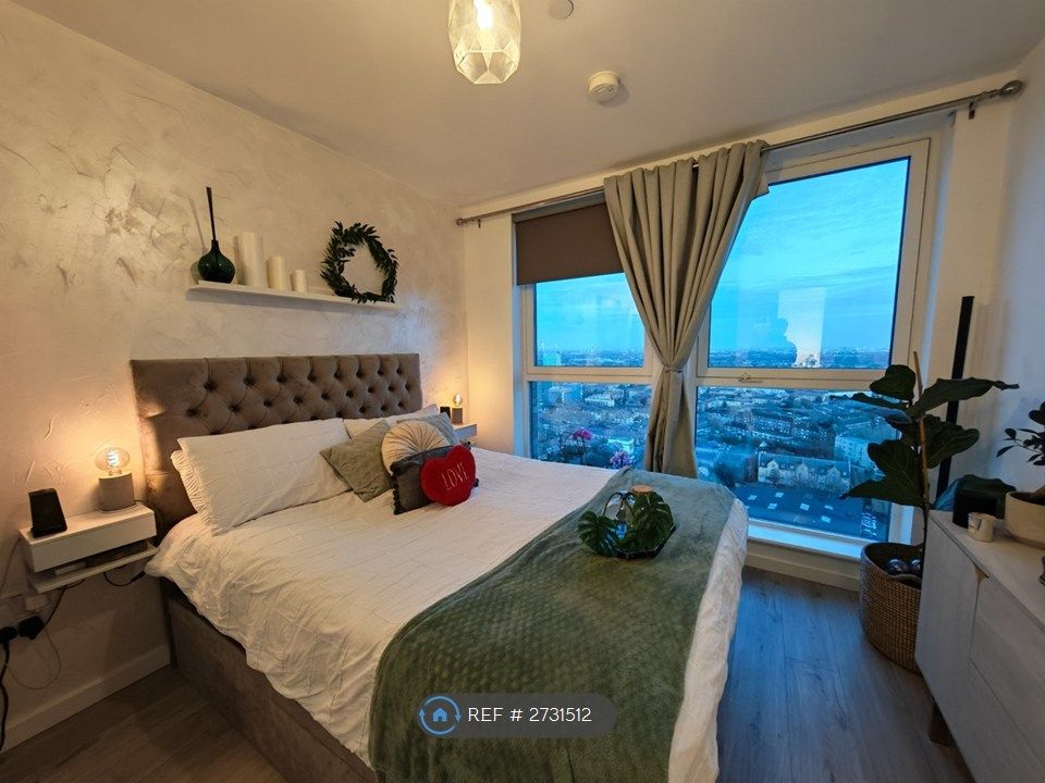 Property photo 1 of 14 En Suite Bedroom