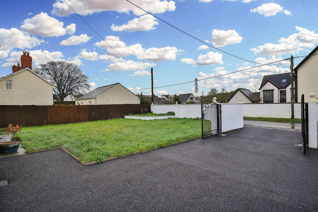 Property photo 3 of 22