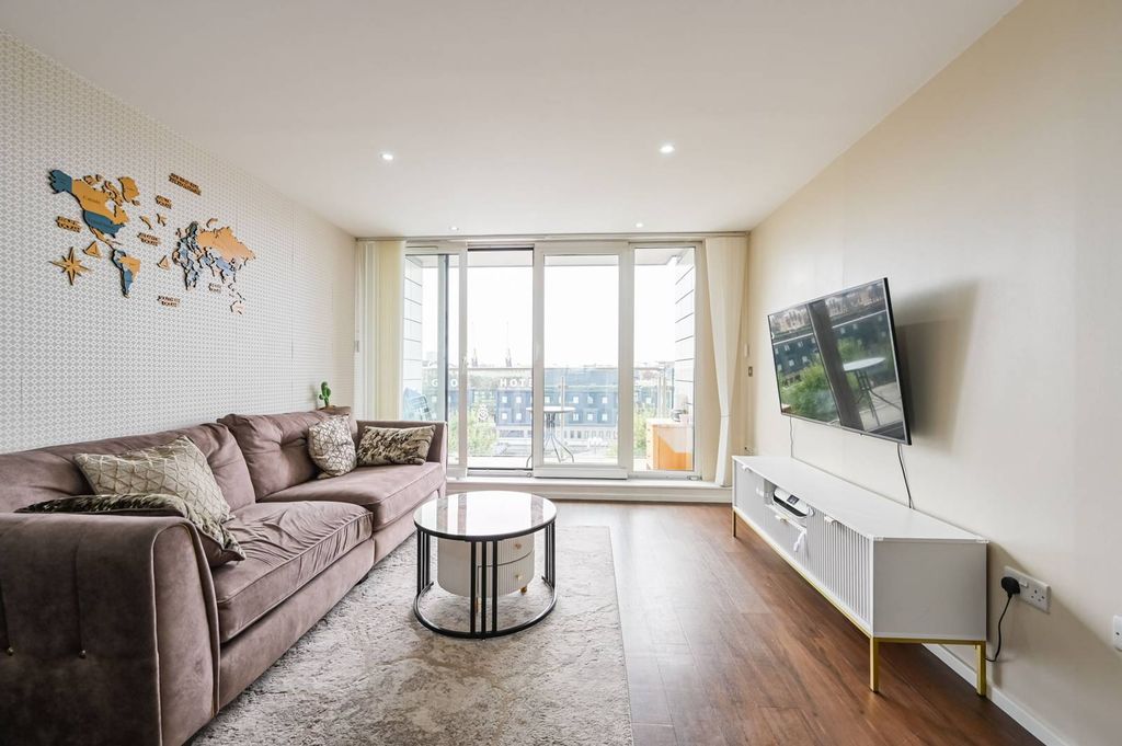 Property photo 2 of 20