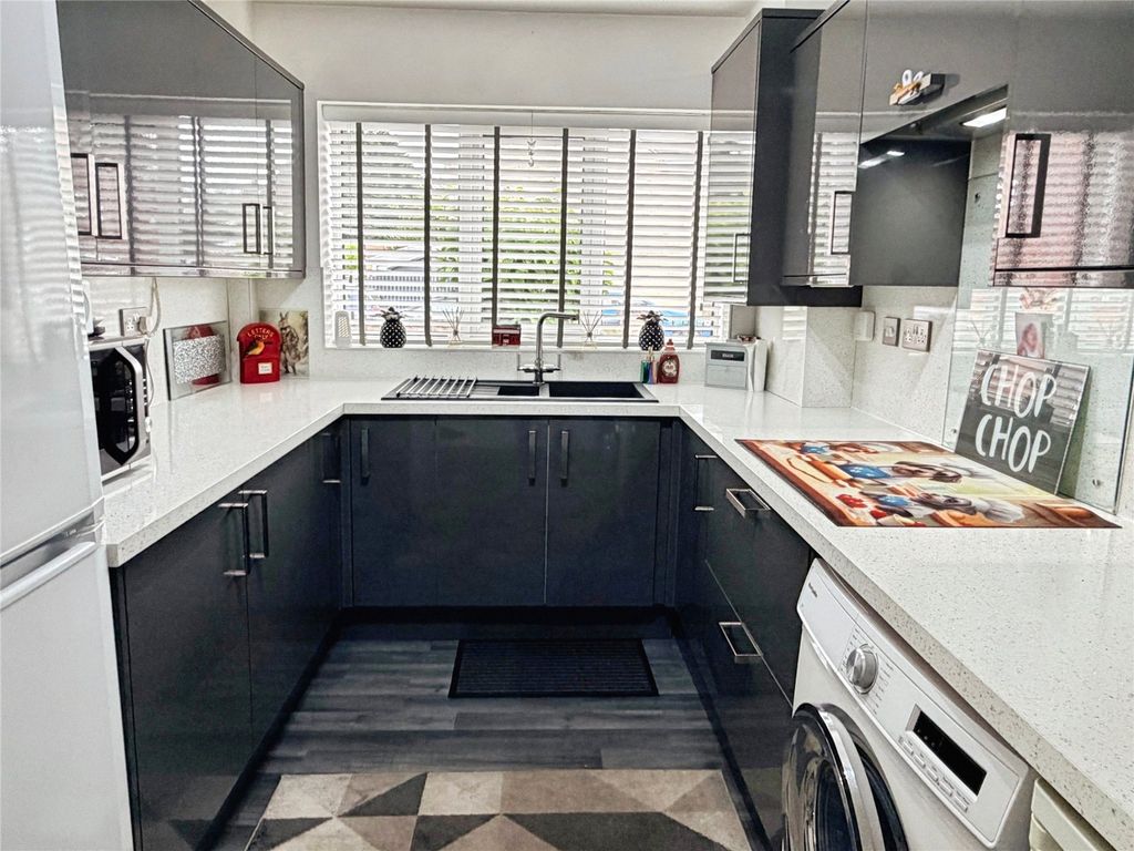Property photo 2 of 18 Modern Kitchen