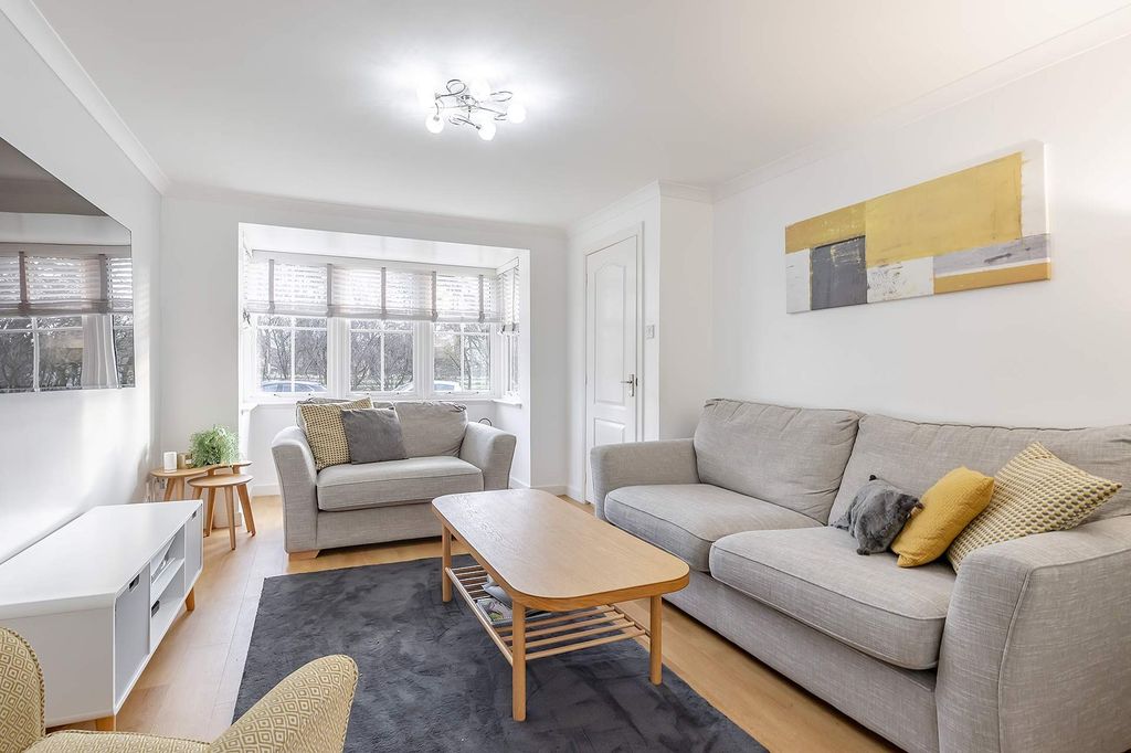 Property photo 2 of 31 Lounge