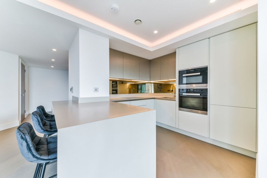 Property photo 3 of 8 Kitchen