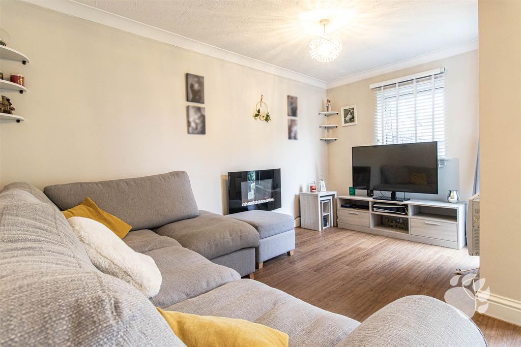 Property photo 2 of 18 Lounge