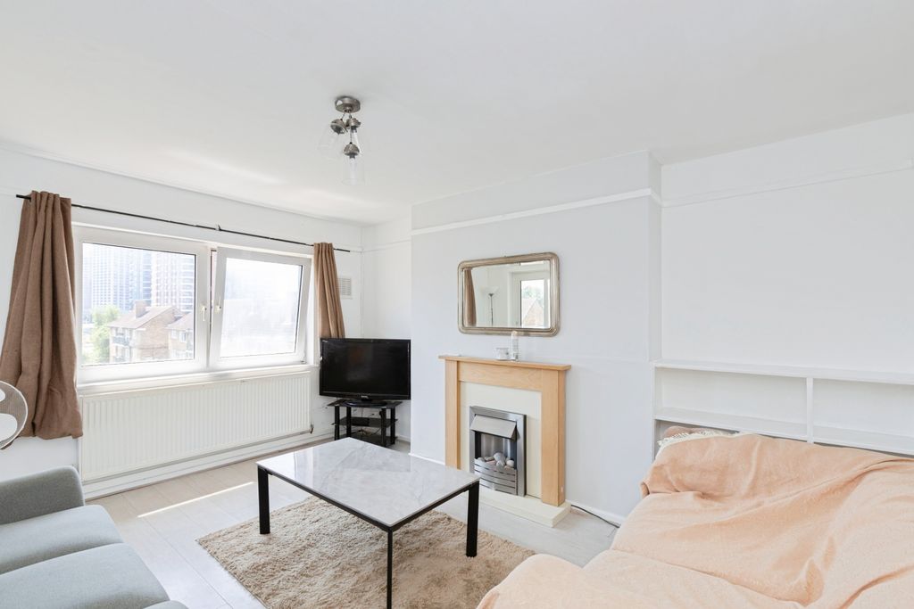 Property photo 1 of 16 Lounge
