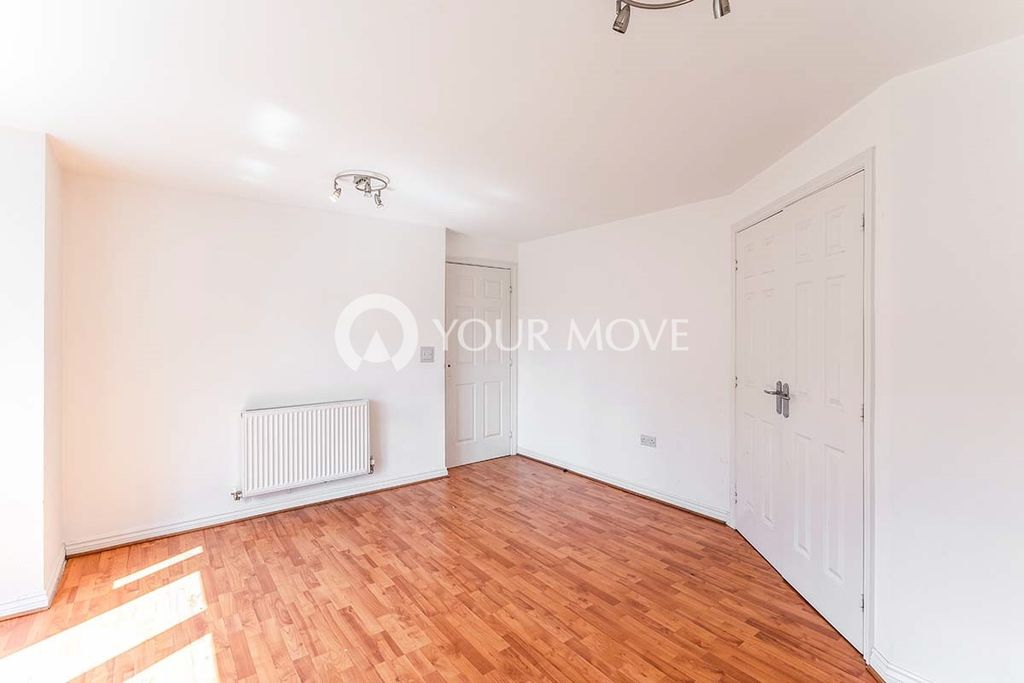 Property photo 3 of 10 Living Room / Dining